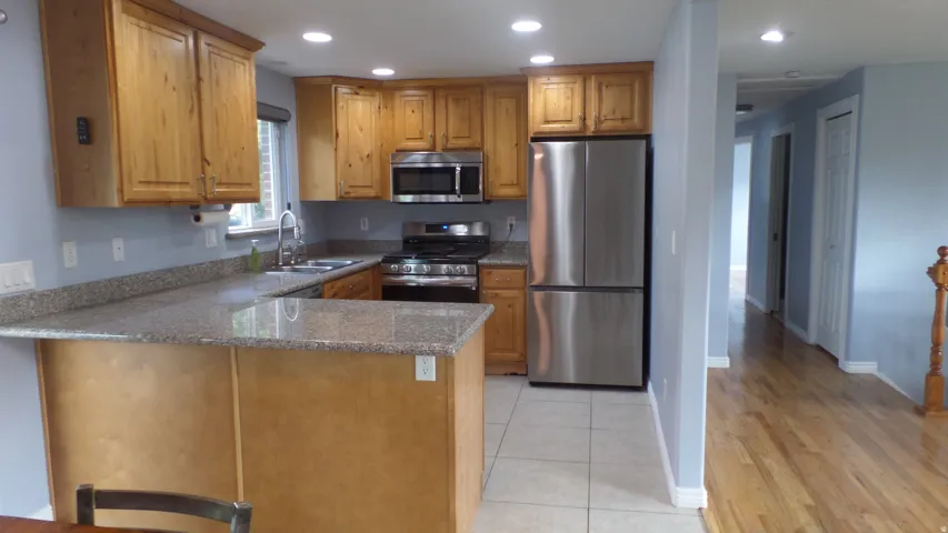 Large Kitchen w/ Breakfast Island - Open to Dining Area & Living Room