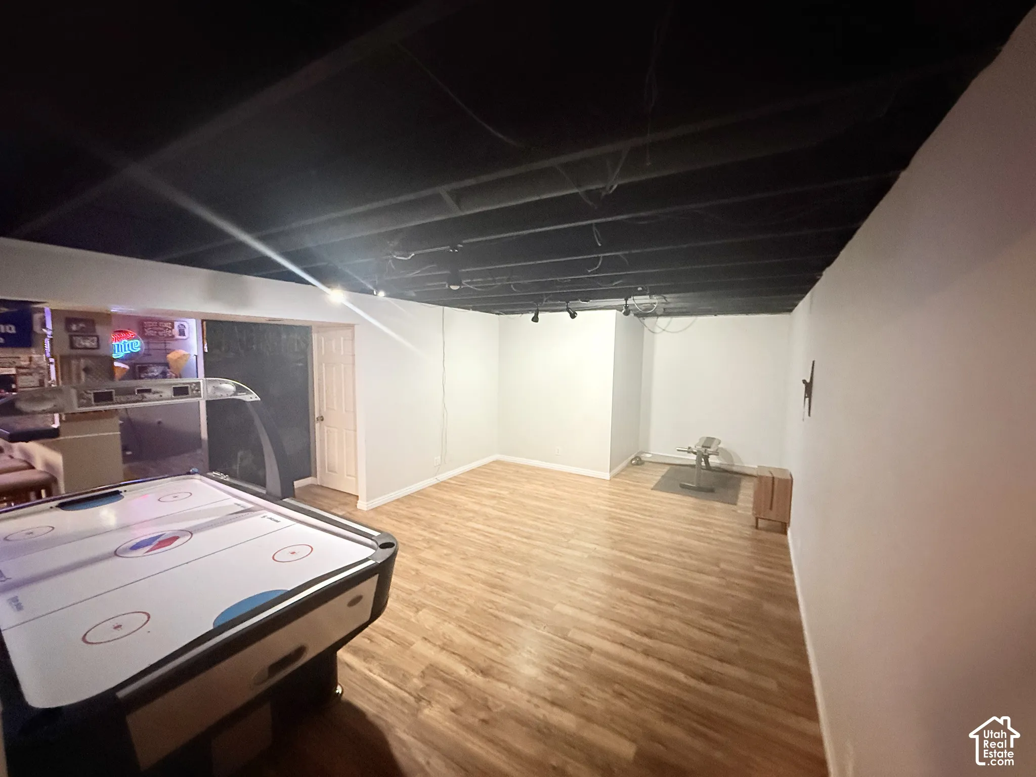 Wood-finish flooring with a contrasting dark ceiling