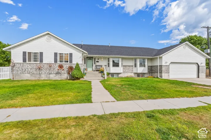 Single-level residence with basement