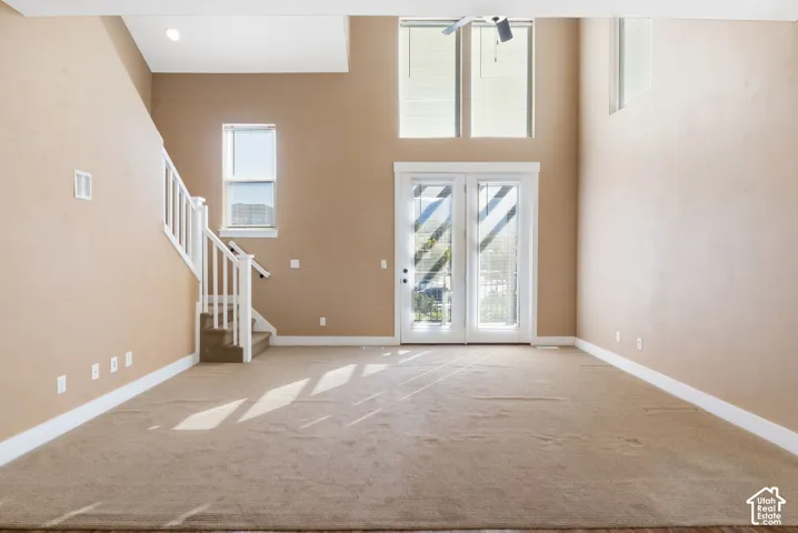 Vaulted ceiling with recessed lighting and a ceiling fan