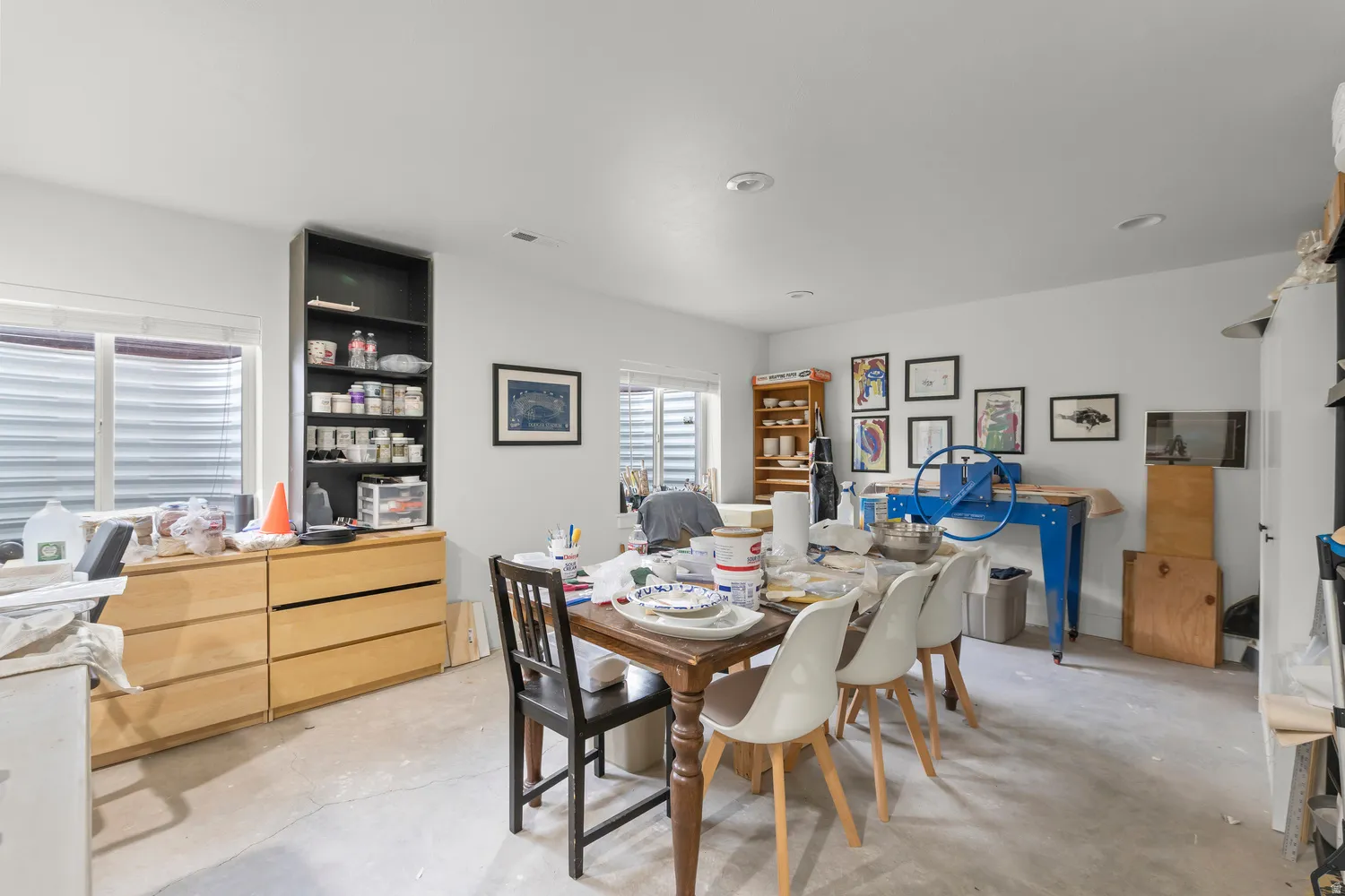 Huge basement bedroom can be split into 2 bedrooms. Currently used as pottery room