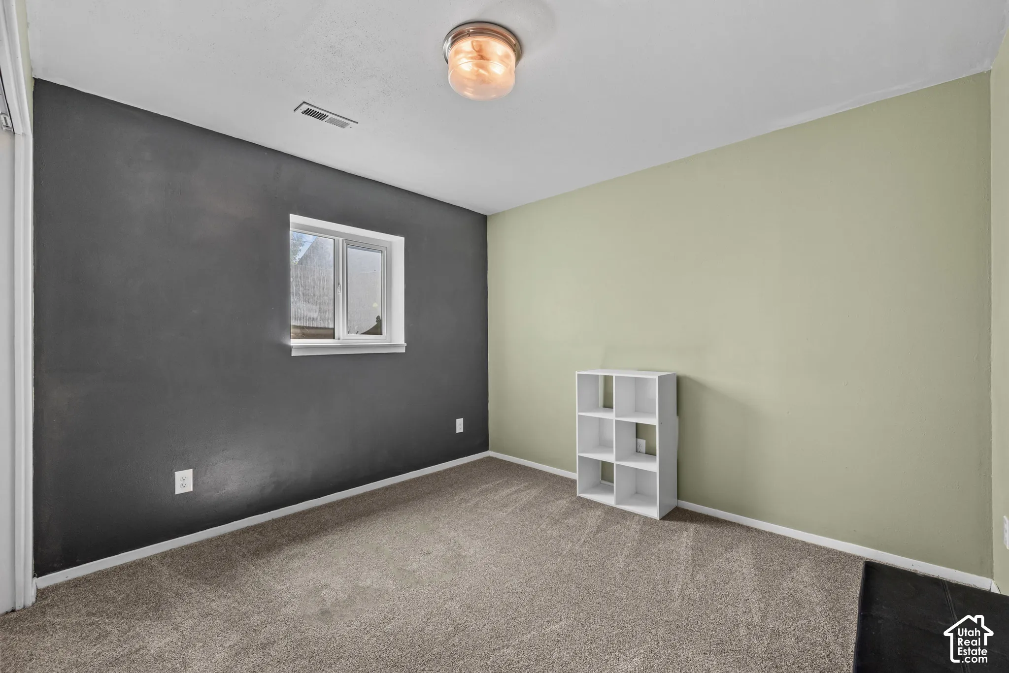 Soft carpet flooring complements contrasting wall colors
