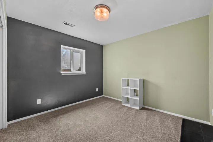 Soft carpet flooring complements contrasting wall colors