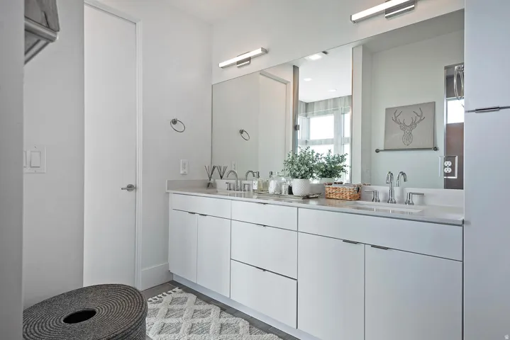 Dual vanity with undermount sinks, wall-mounted rectangular mirrors, and linear light fixtures