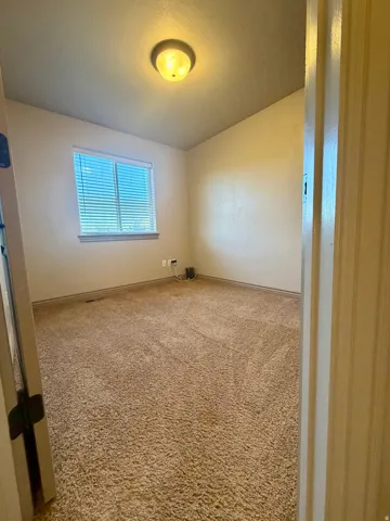 Recessed window with horizontal blinds