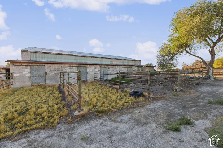 Block structure outbuilding with multiple entry points and a metal roof