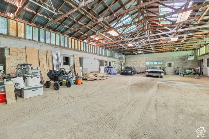 9 Stall horse barn