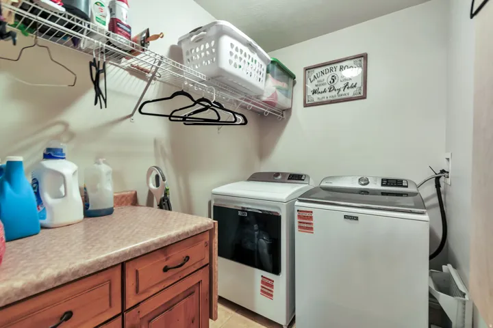 9044 S Pine Laurel Ln, West Jordan, Utah 84081