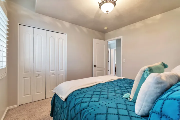 9044 S Pine Laurel Ln, West Jordan, Utah 84081