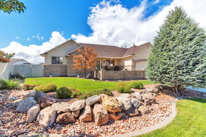 9044 S Pine Laurel Ln, West Jordan, Utah 84081