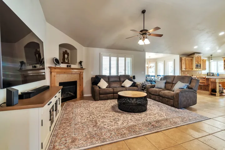 9044 S Pine Laurel Ln, West Jordan, Utah 84081