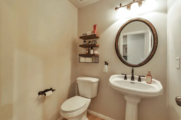 9044 S Pine Laurel Ln, West Jordan, Utah 84081