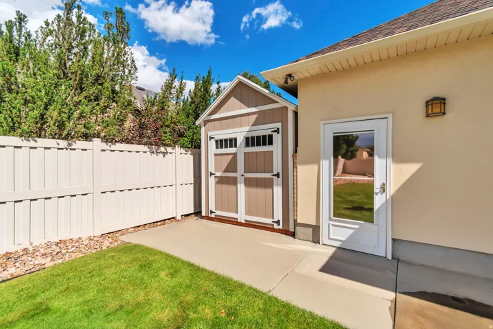 9044 S Pine Laurel Ln, West Jordan, Utah 84081