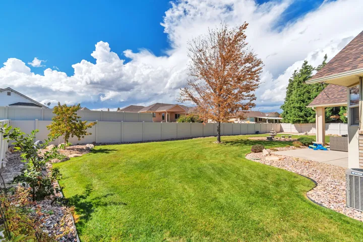 9044 S Pine Laurel Ln, West Jordan, Utah 84081