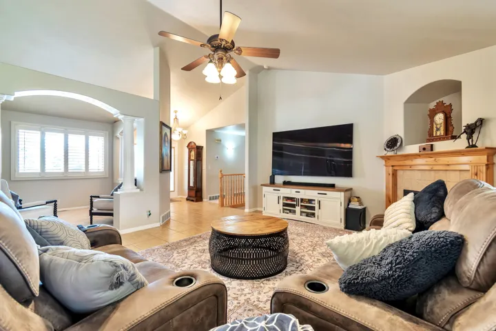 9044 S Pine Laurel Ln, West Jordan, Utah 84081