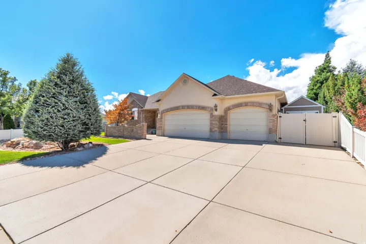 9044 S Pine Laurel Ln, West Jordan, Utah 84081