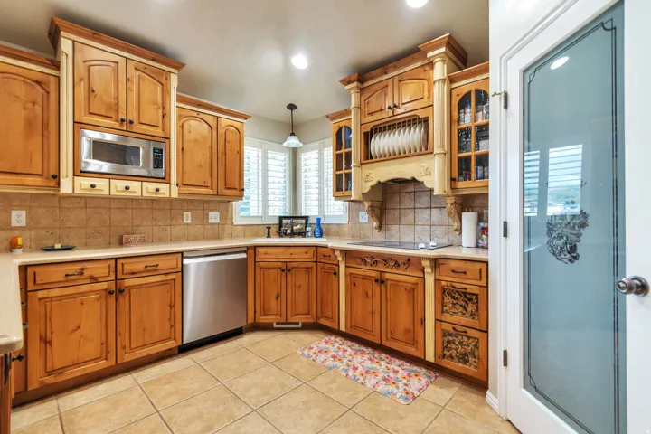 9044 S Pine Laurel Ln, West Jordan, Utah 84081