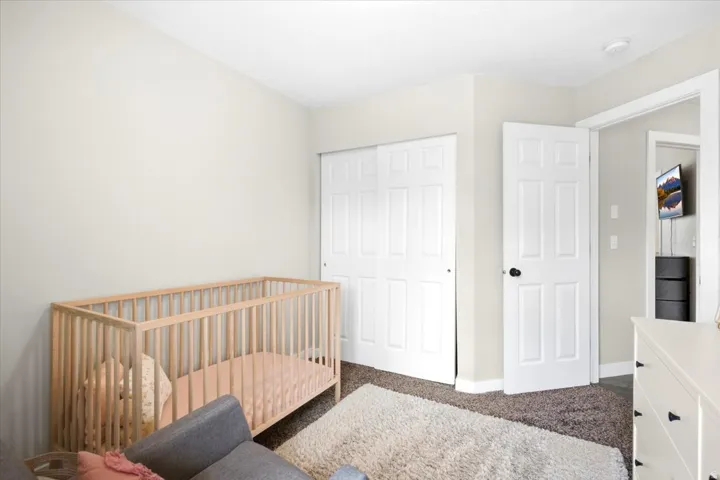 Light-toned walls complement plush carpet flooring