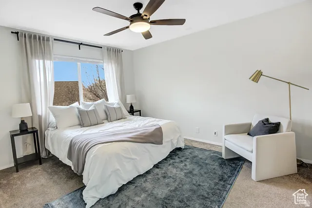 Contemporary ceiling fan with integrated lighting