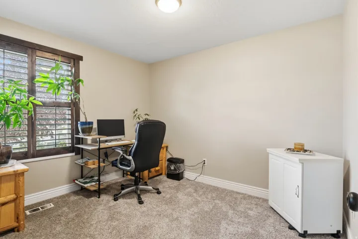 Neutral tone wall paint