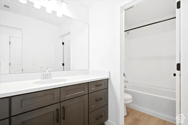 2nd Full Bath Upstairs