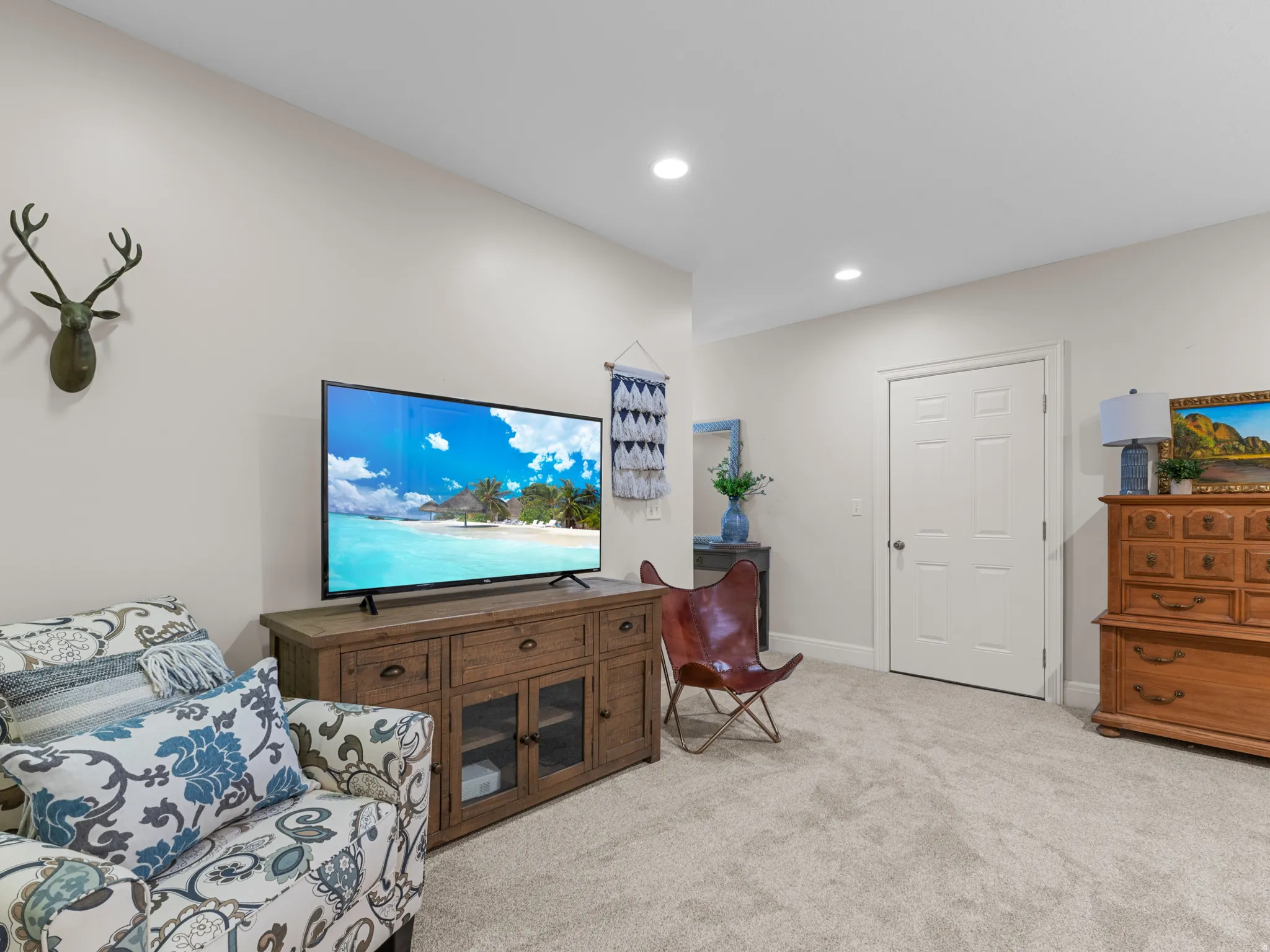 Recessed ceiling lighting, light-toned wall finishes, and light gray carpeting