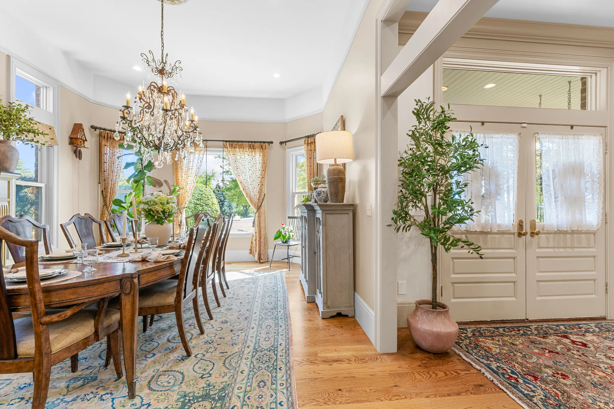 Hardwood flooring, crystal chandelier, double entry doors, bay window, recessed lighting