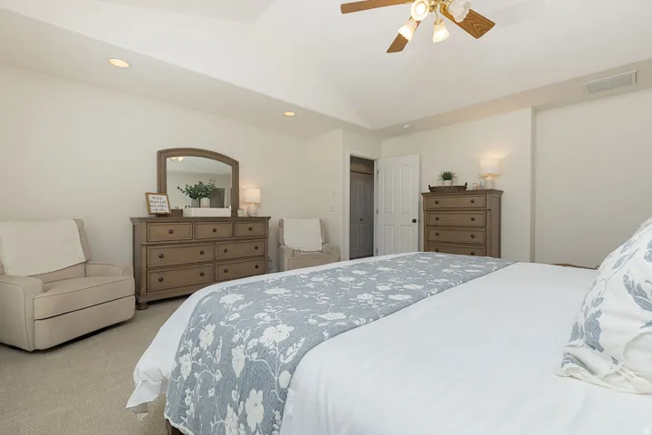 Tray ceiling with recessed lighting and a ceiling fan