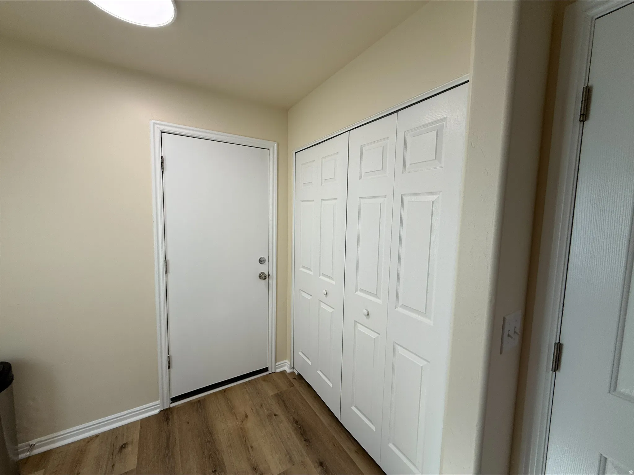 Wood-finish flooring with neutral wall tones