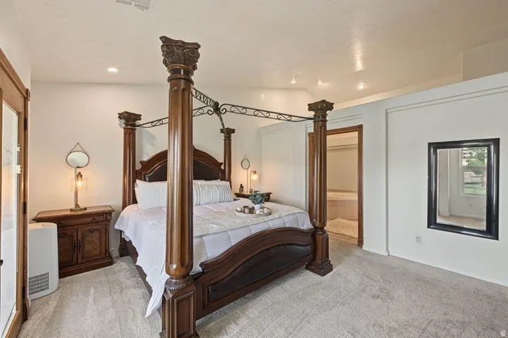 Vaulted ceiling with recessed lighting