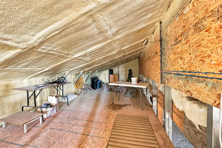 Vaulted ceiling with spray foam insulation