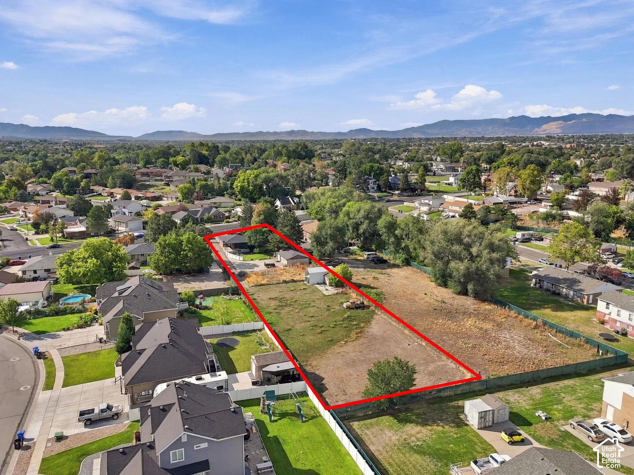 Expansive lot with defined boundaries and a residential structure