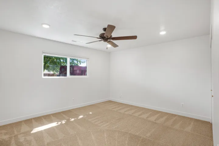 Recessed lighting, ceiling fan, neutral wall finishes, and carpeted flooring