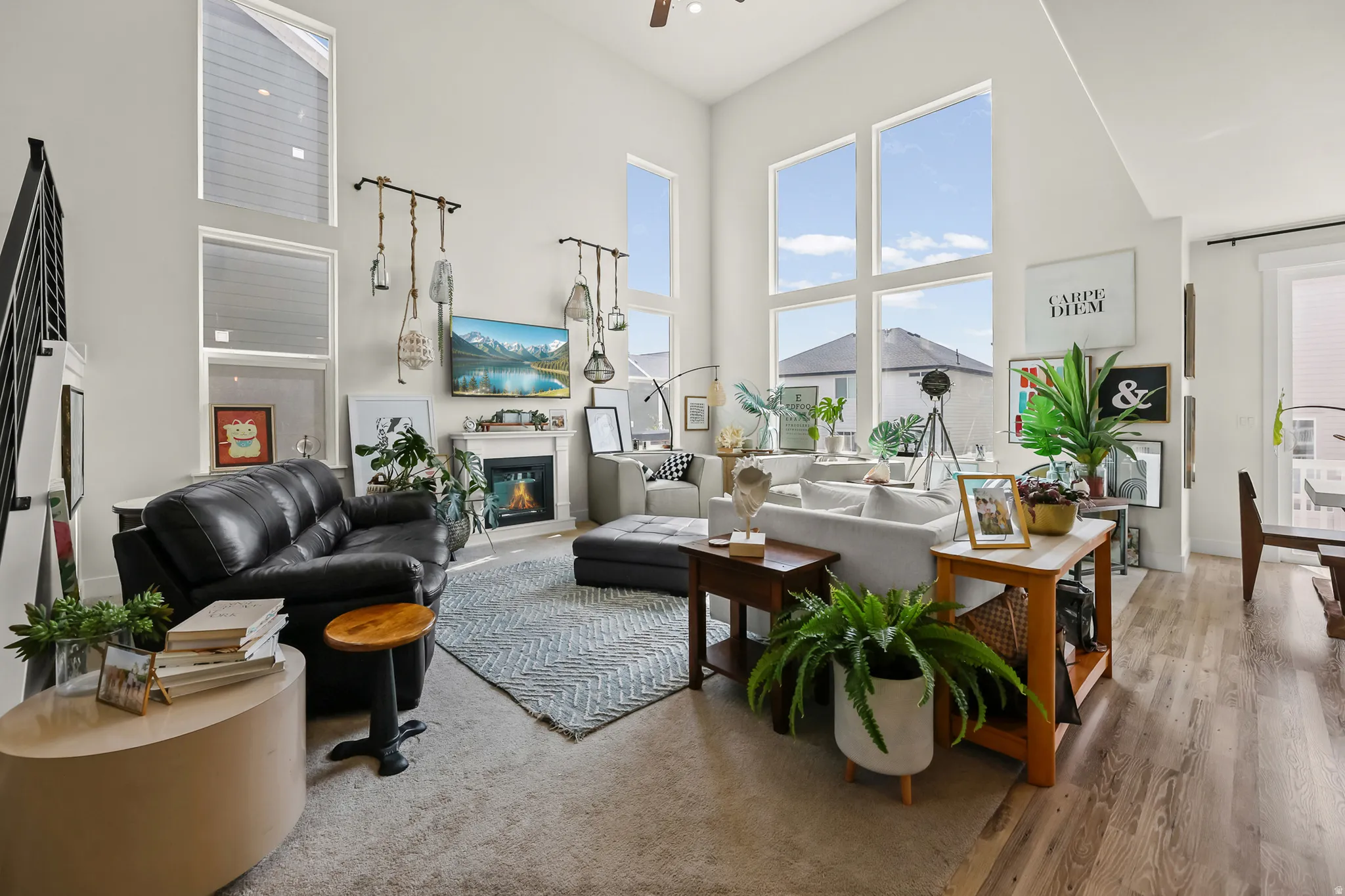 Vaulted ceiling living space