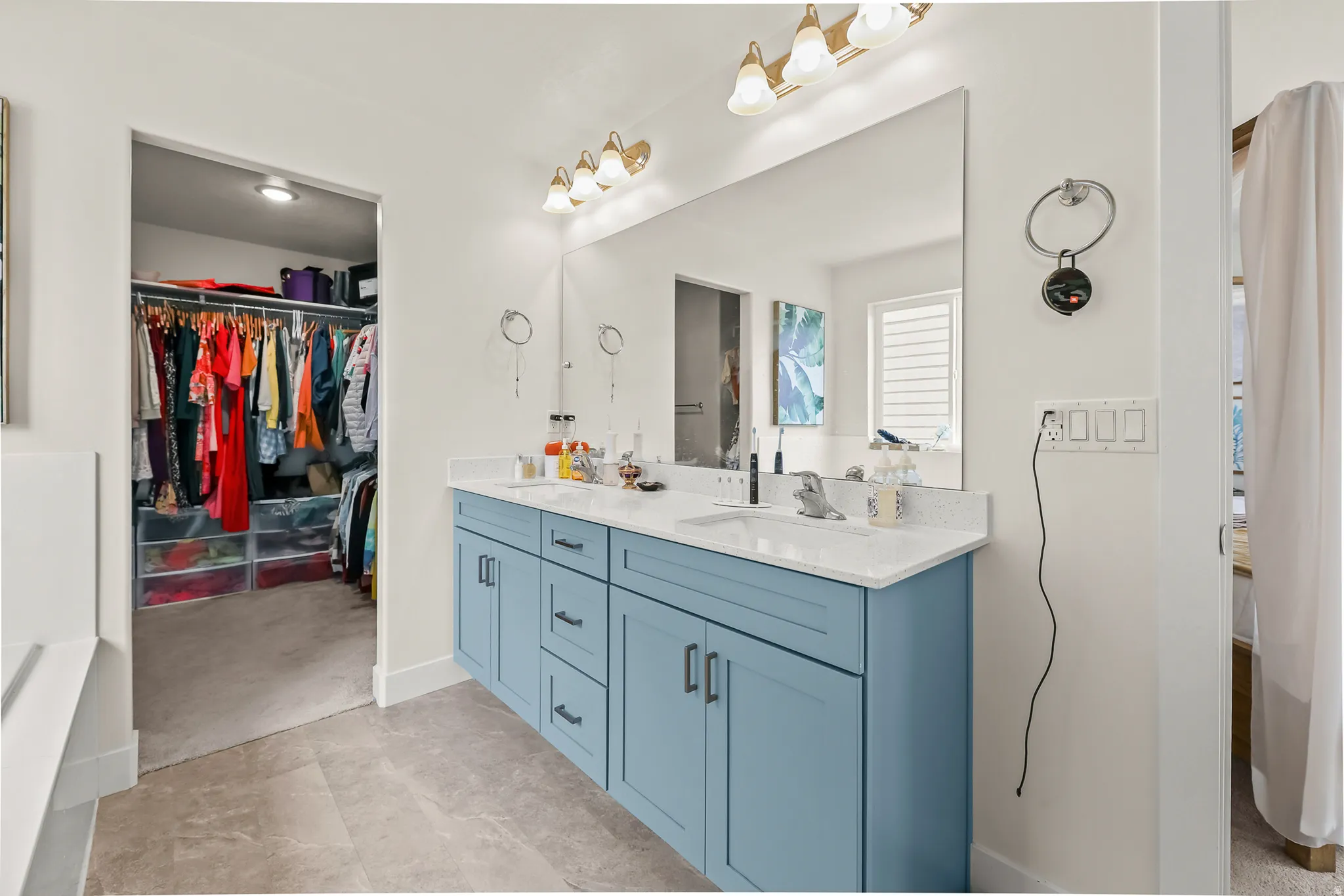 Primary Full bathroom