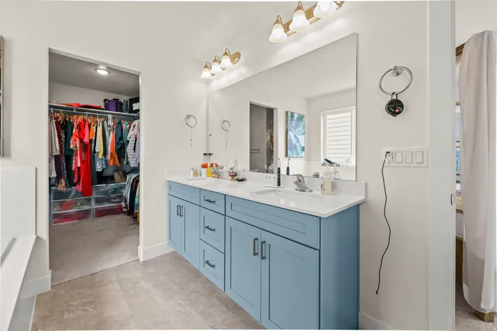 Primary Full bathroom