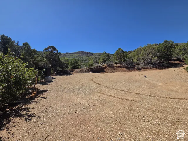 Nice flat area excavated on the bottom!