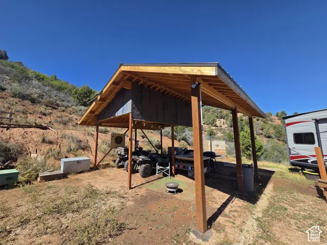 Detached covered gazebo, camper deck & wood shed included!!