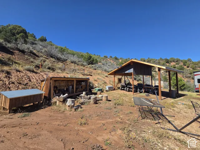 Detached covered gazebo, camper deck & wood shed included!!