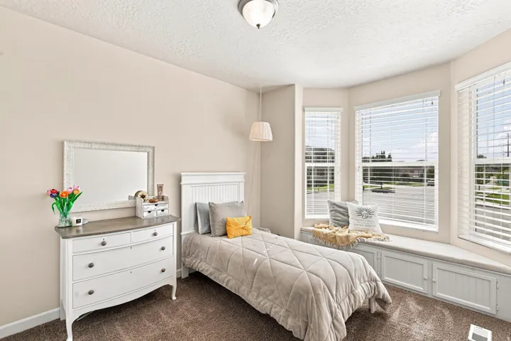Bay window with integrated storage bench and window blinds