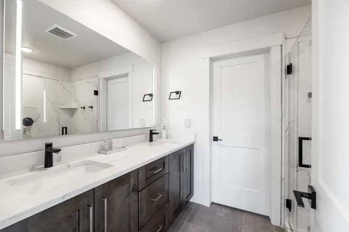 Dual vanity with integrated sinks and black matte faucets