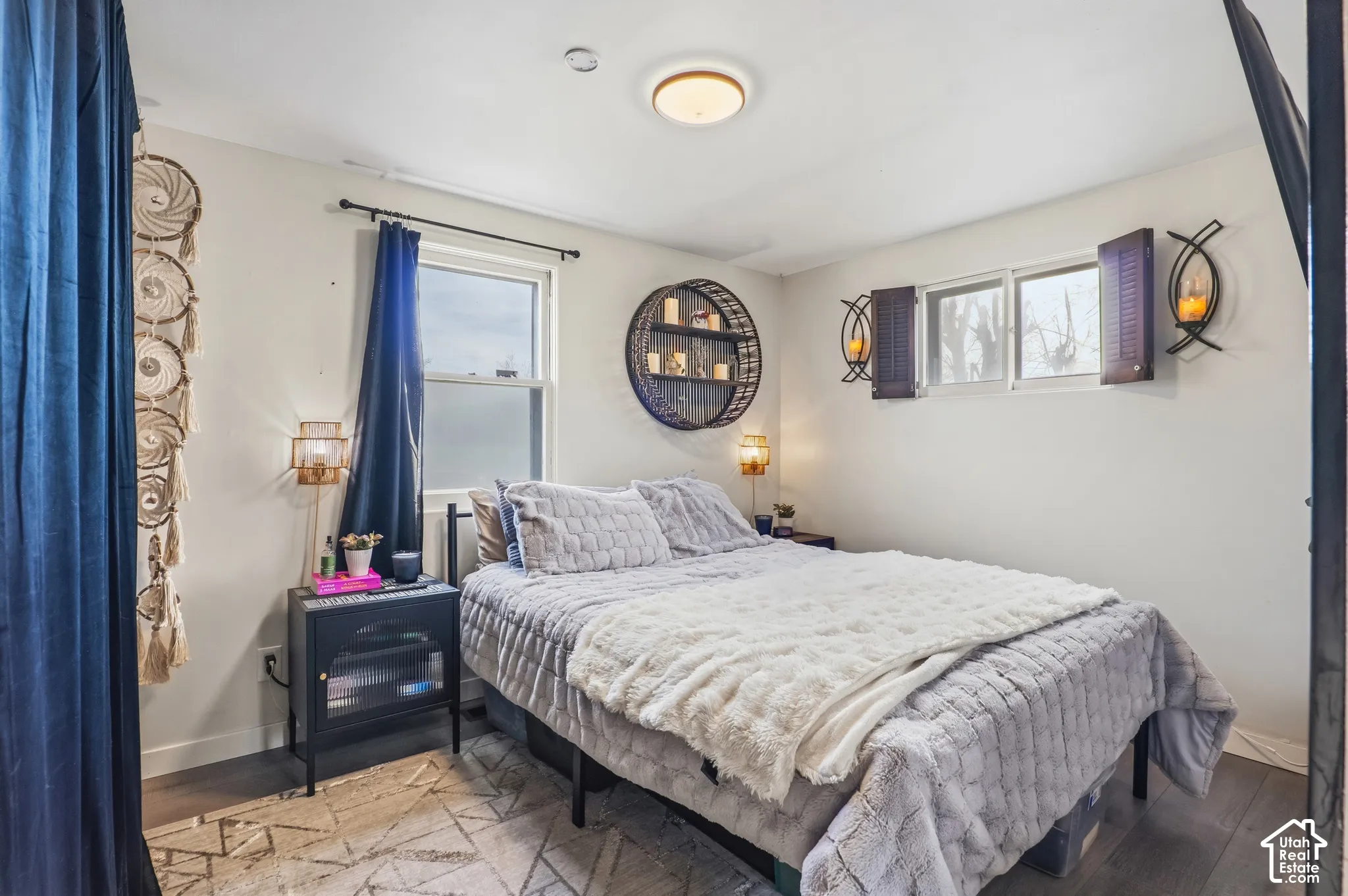 Recessed ceiling light fixture and overhead lighting