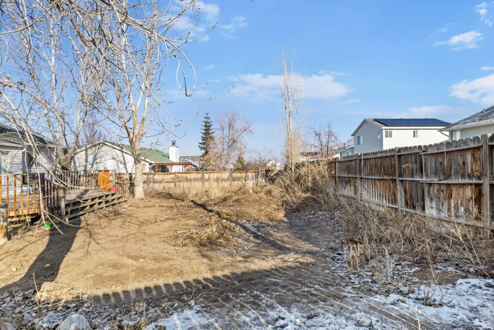 Wooden privacy fence with a large ground area