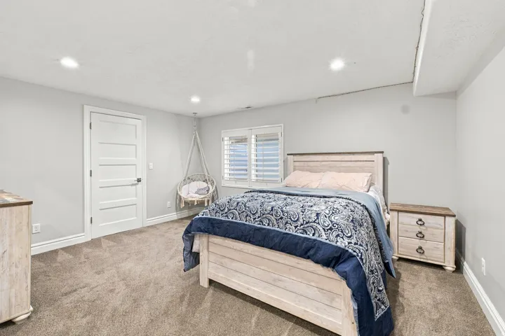 Recessed ceiling lighting, a five-panel interior door, and a horizontal slatted window treatment