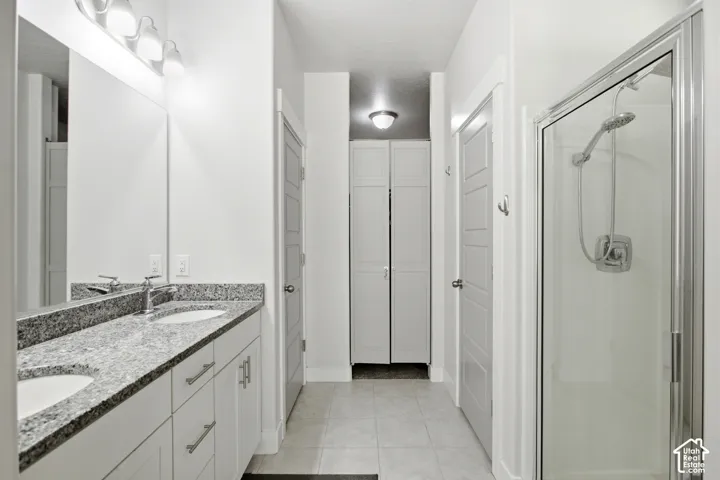 Primary Bath Dual vanity with granite countertop,