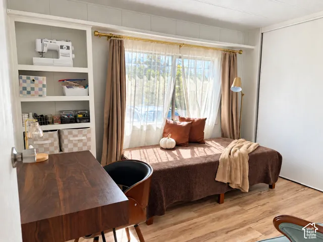 Built-in shelving unit with multiple compartments