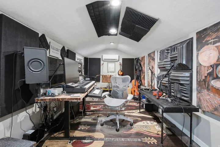 Detached Office/Music Studio