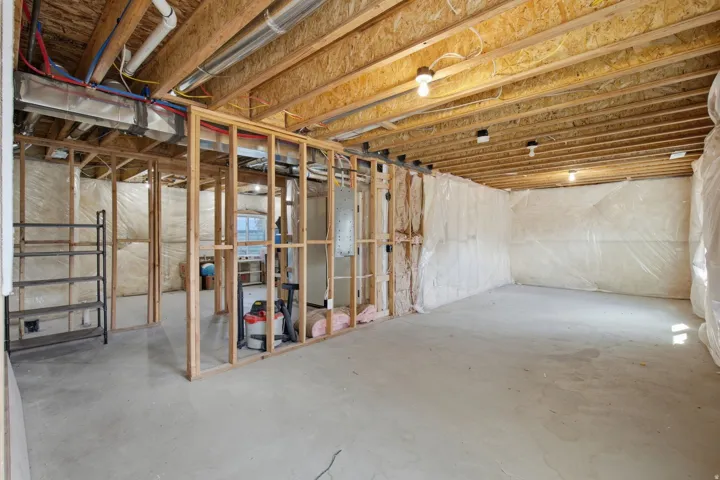 Concrete flooring, exposed ceiling joists, wood framing, recessed lighting