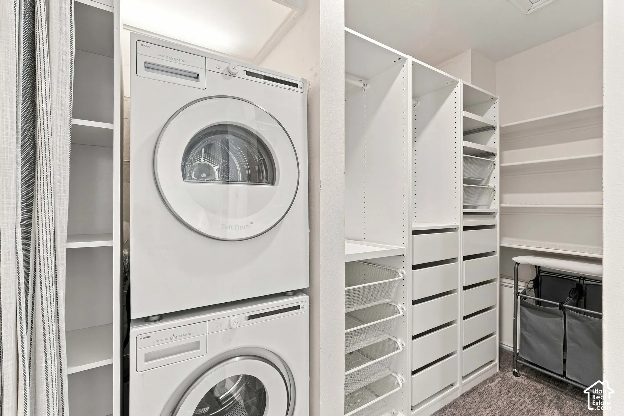 Integrated stacked laundry appliances