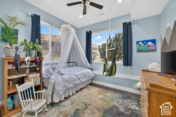 Window-lined room with a ceiling fan, recessed lighting, and wall-to-wall carpeting